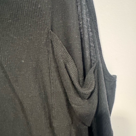 Black We the Free oversized pocket ribbed tank - Picture 2 of 4